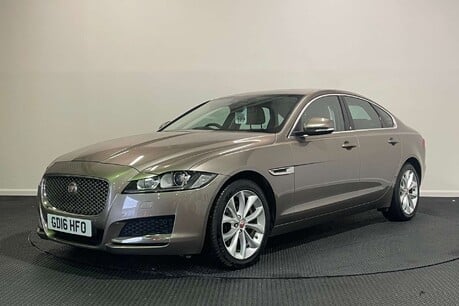 Jaguar XF 2.0d Portfolio Saloon 4dr Diesel Auto AWD Euro 6 (s/s) (180 ps) 3