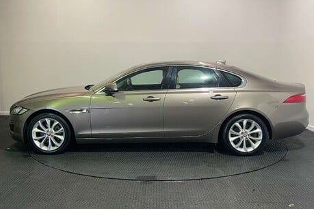 Jaguar XF 2.0d Portfolio Saloon 4dr Diesel Auto AWD Euro 6 (s/s) (180 ps) 4