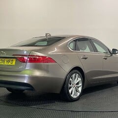 Jaguar XF 2.0d Portfolio Saloon 4dr Diesel Auto AWD Euro 6 (s/s) (180 ps) 7