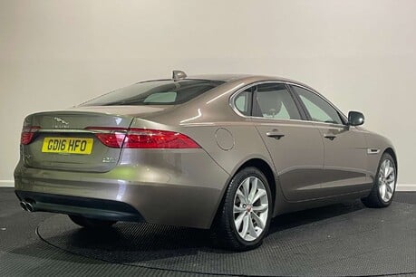 Jaguar XF 2.0d Portfolio Saloon 4dr Diesel Auto AWD Euro 6 (s/s) (180 ps) 7