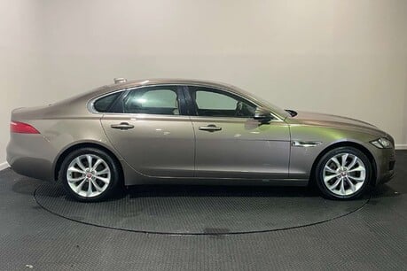 Jaguar XF 2.0d Portfolio Saloon 4dr Diesel Auto AWD Euro 6 (s/s) (180 ps) 8