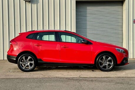 Volvo V40 1.6 D2 Lux Hatchback 5dr Diesel Manual Euro 5 (s/s) (115 ps)