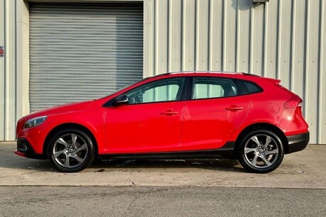 Volvo V40 1.6 D2 Lux Hatchback 5dr Diesel Manual Euro 5 (s/s) (115 ps) 2