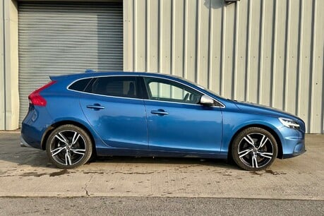 Volvo V40 2.0 D4 R-Design Pro Hatchback 5dr Diesel Manual Euro 6 (s/s) (190 ps) 1