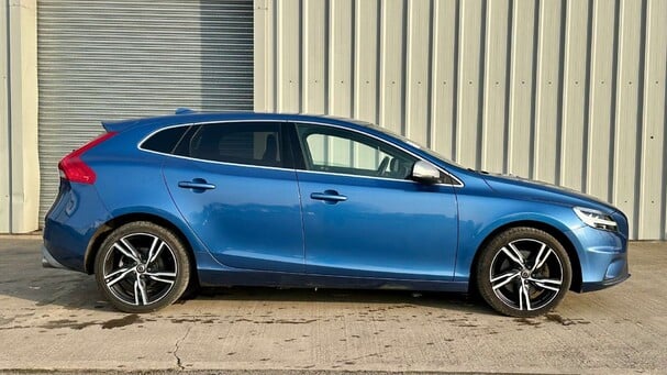 Volvo V40 2.0 D4 R-Design Pro Hatchback 5dr Diesel Manual Euro 6 (s/s) (190 ps) Service History