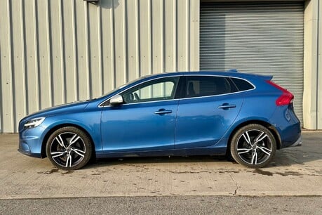 Volvo V40 2.0 D4 R-Design Pro Hatchback 5dr Diesel Manual Euro 6 (s/s) (190 ps) 2