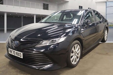 Toyota Camry 2.5 VVT-h Design Saloon 4dr Petrol Hybrid CVT Euro 6 (s/s) (218 ps) 3