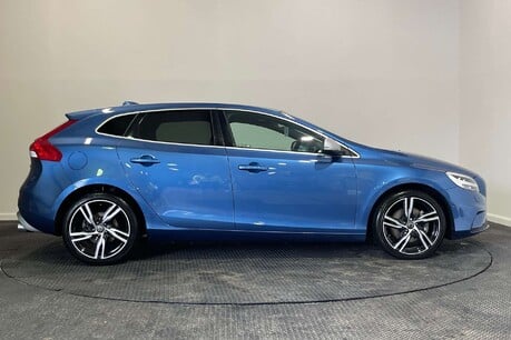 Volvo V40 2.0 D2 R-Design Edition Hatchback 5dr Diesel Auto Euro 6 (s/s) (120 ps) 8