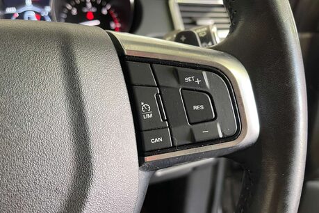 Land Rover Discovery Sport 2.0 TD4 SE Tech SUV 5dr Diesel Auto 4WD Euro 6 (s/s) (180 ps) 17