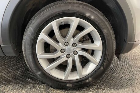 Land Rover Discovery Sport 2.0 TD4 SE Tech SUV 5dr Diesel Auto 4WD Euro 6 (s/s) (180 ps) 44
