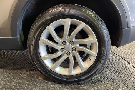 Land Rover Discovery Sport 2.0 TD4 SE Tech SUV 5dr Diesel Auto 4WD Euro 6 (s/s) (180 ps) 42