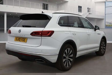 Volkswagen Touareg 3.0 TDI V6 SEL SUV 5dr Diesel Tiptronic 4Motion Euro 6 (s/s) (231 ps) 7