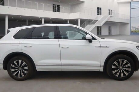 Volkswagen Touareg 3.0 TDI V6 SEL SUV 5dr Diesel Tiptronic 4Motion Euro 6 (s/s) (231 ps) 8