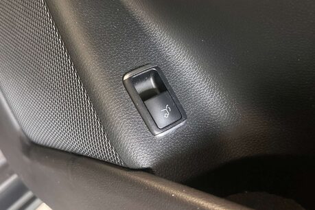 Mercedes-Benz GLA 1.6 GLA200 AMG Line (Premium Plus) SUV 5dr Petrol Manual Euro 6 (s/s) (156  11