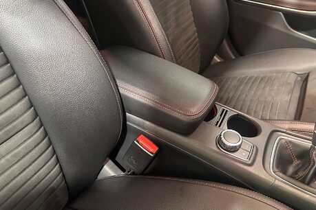 Mercedes-Benz GLA 1.6 GLA200 AMG Line (Premium Plus) SUV 5dr Petrol Manual Euro 6 (s/s) (156  39