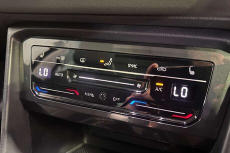 Volkswagen Tiguan 2.0 TDI Elegance SUV 5dr Diesel DSG Euro 6 (s/s) (150 ps) 33