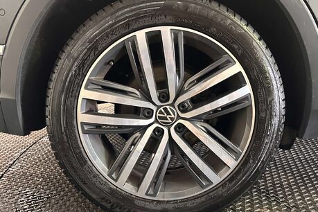 Volkswagen Tiguan 2.0 TDI Elegance SUV 5dr Diesel DSG Euro 6 (s/s) (150 ps) 60