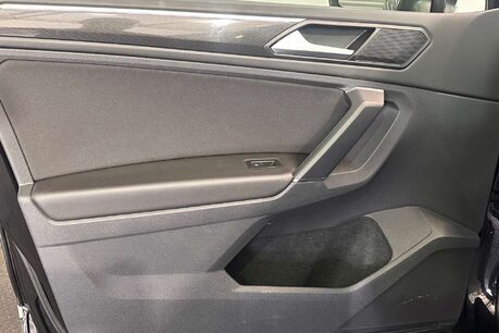 Volkswagen Tiguan 2.0 TDI Elegance SUV 5dr Diesel DSG Euro 6 (s/s) (150 ps) 56