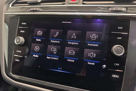 Volkswagen Tiguan 2.0 TDI Elegance SUV 5dr Diesel DSG Euro 6 (s/s) (150 ps) 23