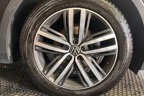 Volkswagen Tiguan 2.0 TDI Elegance SUV 5dr Diesel DSG Euro 6 (s/s) (150 ps) 59