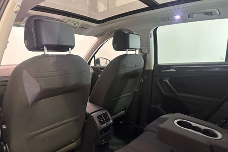 Volkswagen Tiguan 2.0 TDI Elegance SUV 5dr Diesel DSG Euro 6 (s/s) (150 ps) 54