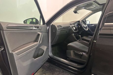 Volkswagen Tiguan 2.0 TDI Elegance SUV 5dr Diesel DSG Euro 6 (s/s) (150 ps) 55