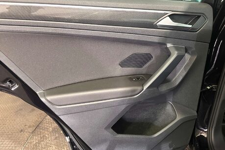 Volkswagen Tiguan 2.0 TDI Elegance SUV 5dr Diesel DSG Euro 6 (s/s) (150 ps) 52