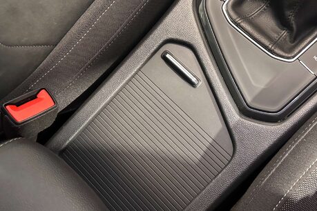 Volkswagen Tiguan 2.0 TDI Elegance SUV 5dr Diesel DSG Euro 6 (s/s) (150 ps) 35