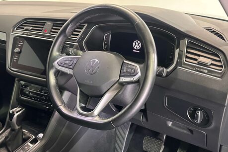 Volkswagen Tiguan 2.0 TDI Elegance SUV 5dr Diesel DSG Euro 6 (s/s) (150 ps) 15