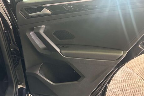 Volkswagen Tiguan 2.0 TDI Elegance SUV 5dr Diesel DSG Euro 6 (s/s) (150 ps) 40