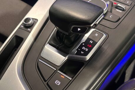 Audi A4 2.0 TDI S line Saloon 4dr Diesel S Tronic Euro 6 (s/s) (150 ps) 40
