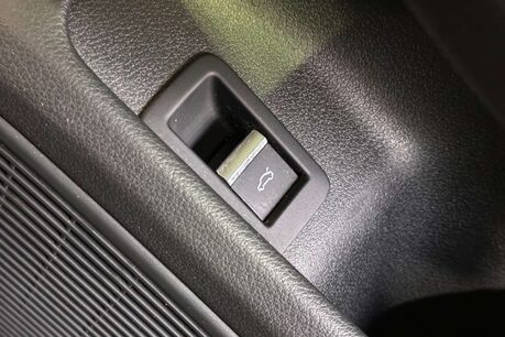 Audi A4 2.0 TDI S line Saloon 4dr Diesel S Tronic Euro 6 (s/s) (150 ps) 11