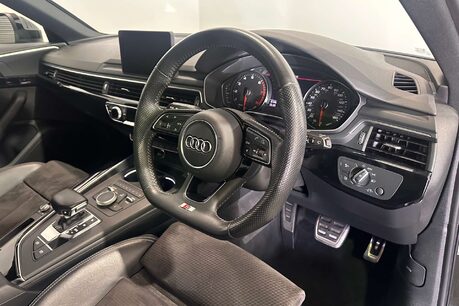 Audi A4 2.0 TFSI 35 Black Edition Estate 5dr Petrol S Tronic Euro 6 (s/s) (150 ps) 18