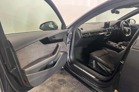 Audi A4 2.0 TFSI 35 Black Edition Estate 5dr Petrol S Tronic Euro 6 (s/s) (150 ps) 60