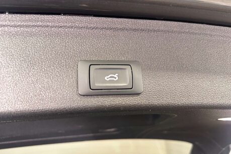 Audi A4 2.0 TFSI 35 Black Edition Estate 5dr Petrol S Tronic Euro 6 (s/s) (150 ps) 56