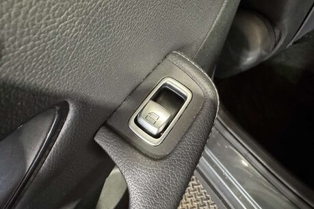 Mercedes-Benz GLC 2.1 GLC220d AMG Line SUV 5dr Diesel G-Tronic+ 4MATIC Euro 6 (s/s) (170 ps) 54