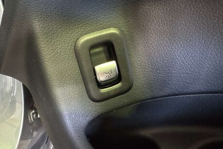 Mercedes-Benz GLC 2.1 GLC220d AMG Line SUV 5dr Diesel G-Tronic+ 4MATIC Euro 6 (s/s) (170 ps) 14