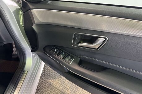 Mercedes-Benz E Class 2.1 E250 CDI AMG Night Edition Saloon 4dr Diesel G-Tronic+ Euro 5 (s/s) (20 12