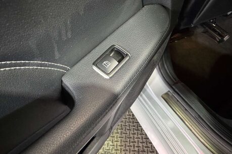 Mercedes-Benz E Class 2.1 E250 CDI AMG Night Edition Saloon 4dr Diesel G-Tronic+ Euro 5 (s/s) (20 52