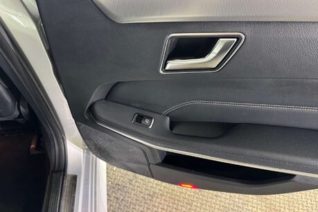 Mercedes-Benz E Class 2.1 E250 CDI AMG Night Edition Saloon 4dr Diesel G-Tronic+ Euro 5 (s/s) (20 44