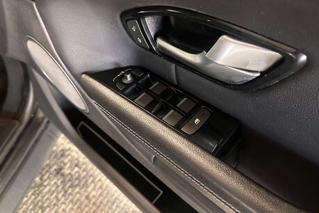 Land Rover Range Rover Evoque 2.0 TD4 SE Tech SUV 5dr Diesel Auto 4WD Euro 6 (s/s) (180 ps) 11