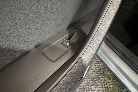 Skoda Karoq 1.5 TSI ACT SE SUV 5dr Petrol DSG Euro 6 (s/s) (150 ps) 57