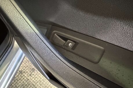 Skoda Karoq 1.5 TSI ACT SE SUV 5dr Petrol DSG Euro 6 (s/s) (150 ps) 49