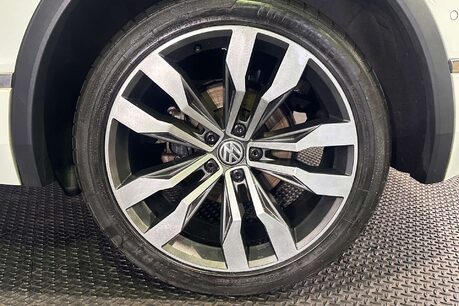 Volkswagen Tiguan 2.0 TDI BlueMotion Tech R-Line SUV 5dr Diesel DSG 4Motion Euro 6 (s/s) (150 59