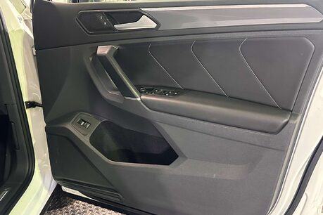 Volkswagen Tiguan 2.0 TDI BlueMotion Tech R-Line SUV 5dr Diesel DSG 4Motion Euro 6 (s/s) (150 10