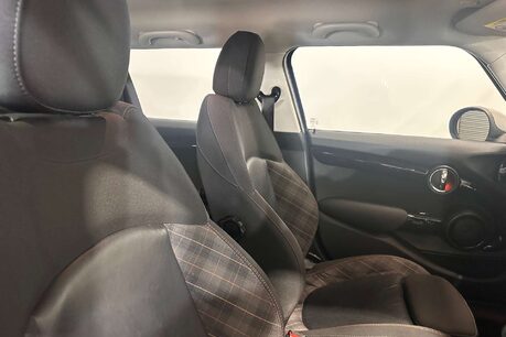 Mini Hatch 1.5 Cooper Seven Hatchback 5dr Petrol Auto Euro 6 (s/s) (136 ps) 14