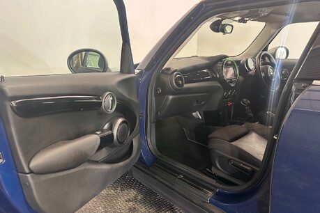 Mini Hatch 1.5 Cooper Seven Hatchback 5dr Petrol Auto Euro 6 (s/s) (136 ps) 49