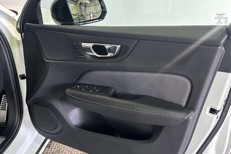 Volvo S60 2.0 T5 R-Design Plus Saloon 4dr Petrol Auto Euro 6 (s/s) (250 ps) 10