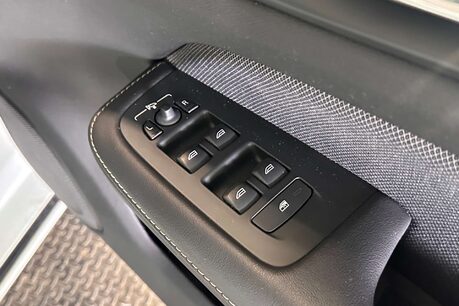 Volvo S60 2.0 T5 R-Design Plus Saloon 4dr Petrol Auto Euro 6 (s/s) (250 ps) 11