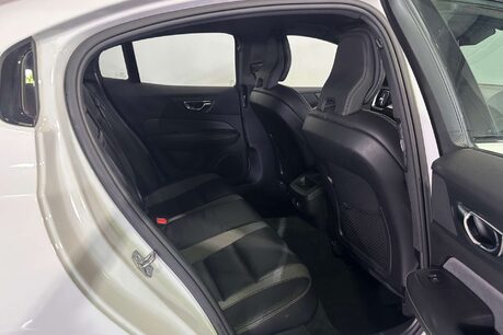 Volvo S60 2.0 T5 R-Design Plus Saloon 4dr Petrol Auto Euro 6 (s/s) (250 ps) 40